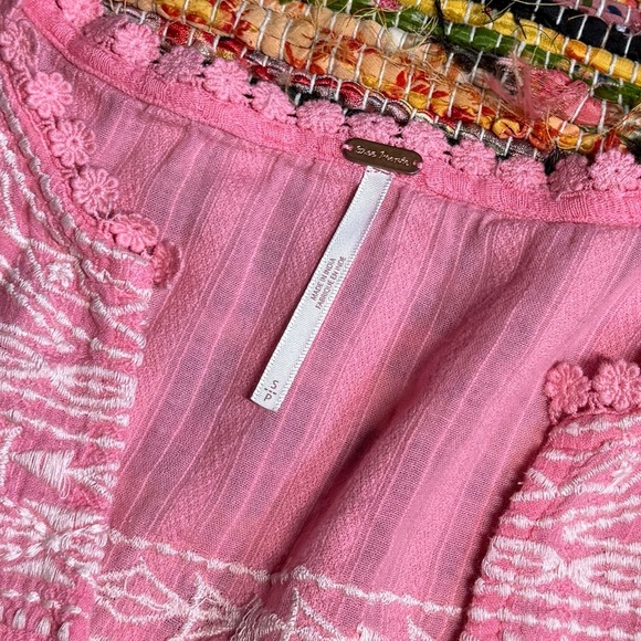 Free People Pink Embroidered Boho Top – Size Small - Picture 3 of 3